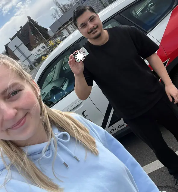 Cem nach der bestandenen Führerscheinprüfung
