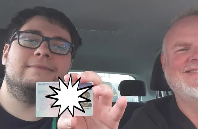 Darius nach der bestandenen Führerscheinprüfung