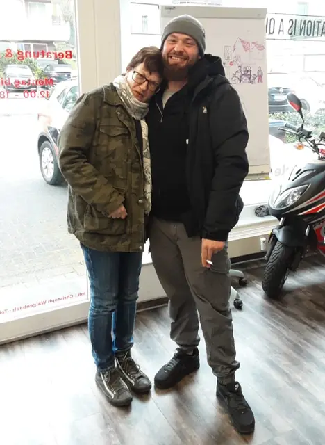 Fabian David nach der bestandenen Führerscheinprüfung
