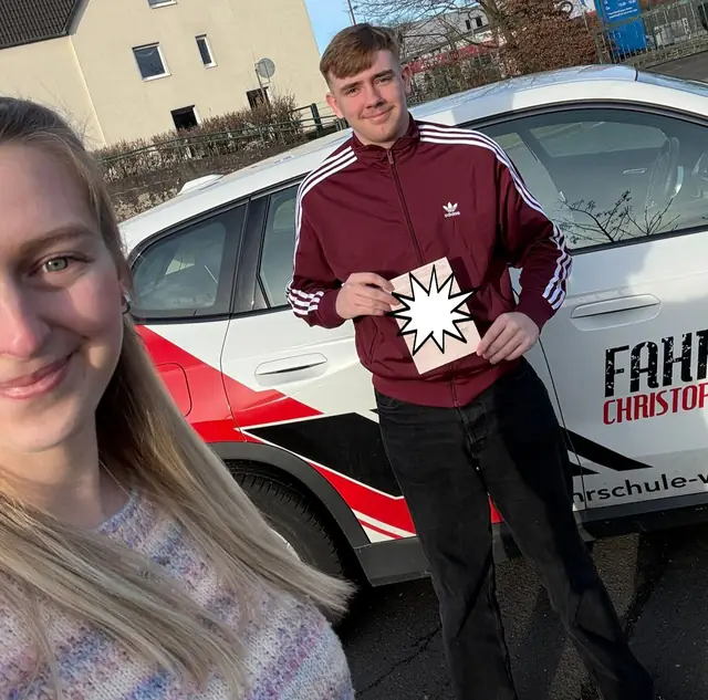 Finn nach der bestandenen Führerscheinprüfung