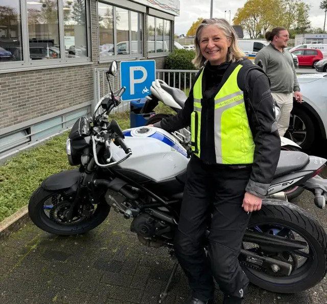 Katarzyna nach der bestandenen Führerscheinprüfung