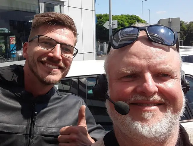 Lars Eric nach der bestandenen Führerscheinprüfung