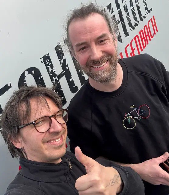 Paul nach der bestandenen Führerscheinprüfung