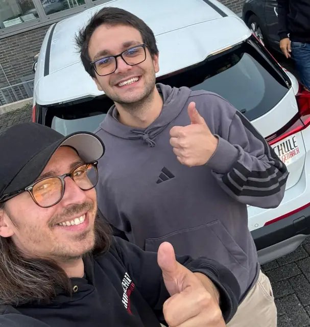 Raphael nach der bestandenen Führerscheinprüfung