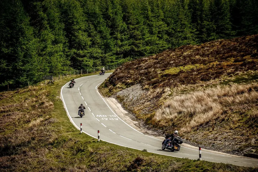 Auf zwei Rädern auf Tour: Hochsaison für Motorradfans