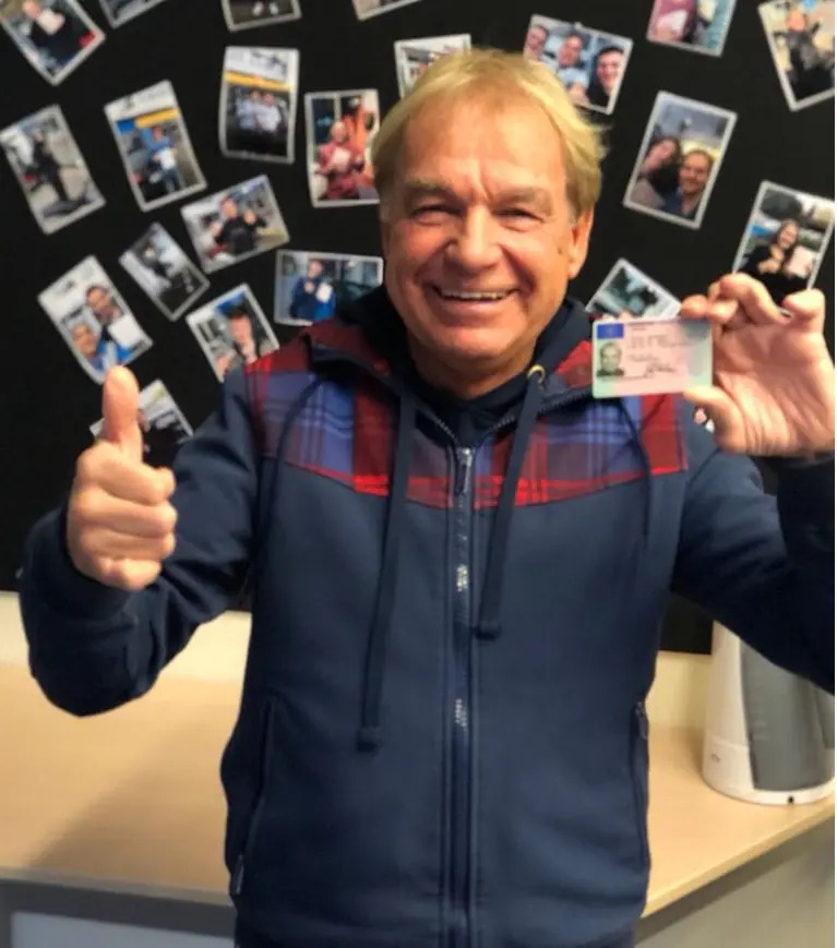 Unser Fahrlehrer hat den Führerschein